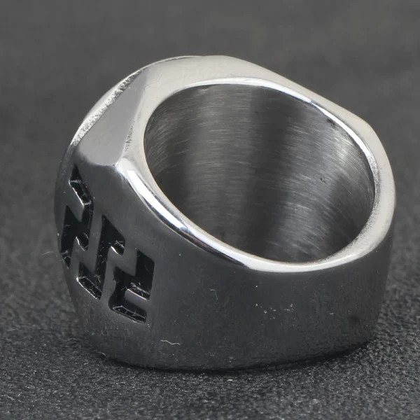 Stainless Steel Men Rings with Compass Cool Outdoor Sports Rings Striped Engraved Punk Style Biker Jewelry for Male