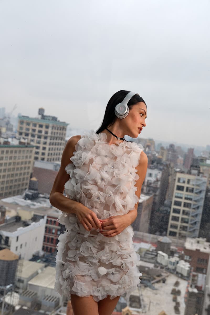 Sandy Liang x Beats Solo 4 is officially released, pink ribbon design injects sweet new style into the headphones-1741186613_572_Sandy-Liang-x-Beats-Solo-4-is-officially-released-pink