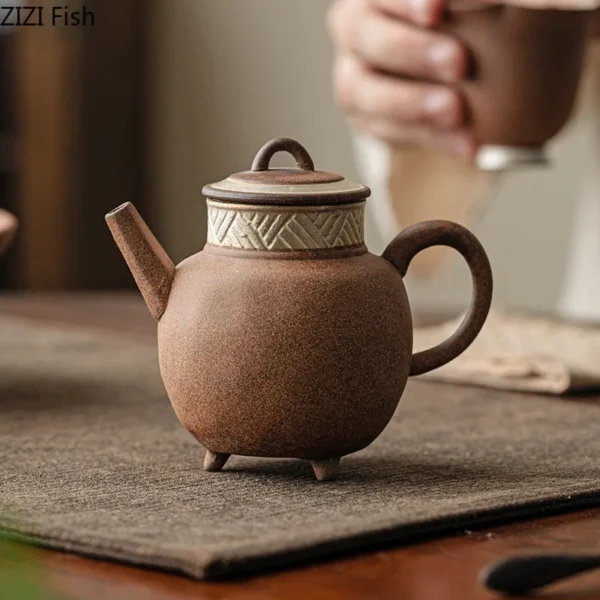 Three legged Teapot Office Longjing Pu'er Teapot Creative Ceramic Kung Fu Tea Set Small Teapot Chinese Tea Ceremony Accessories